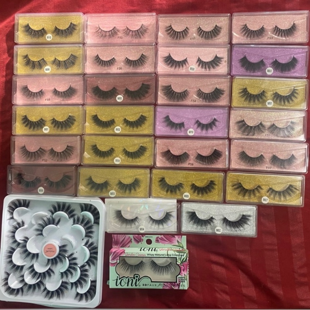 lots of lashes
